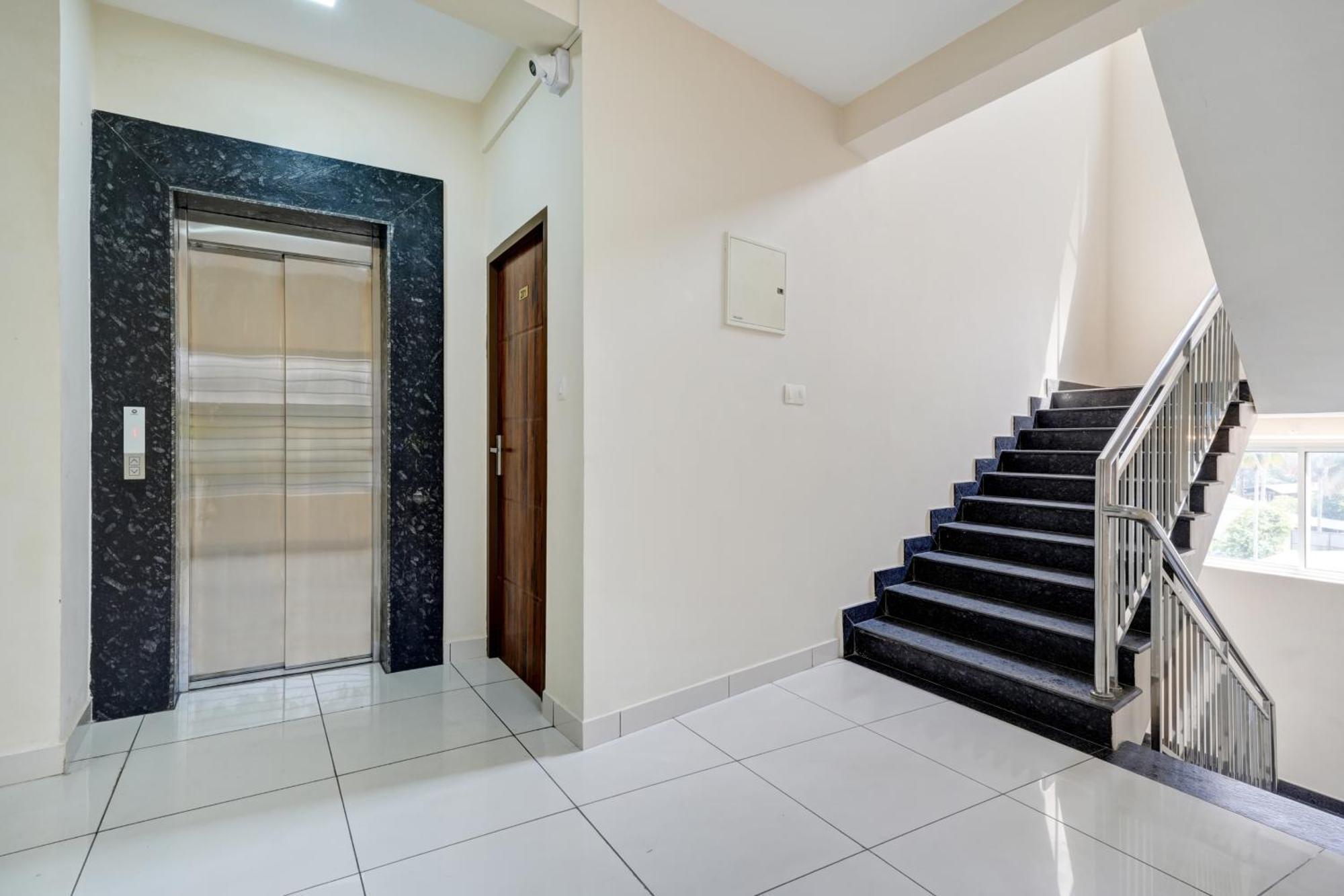 Gypsy Hotel Cusat Kochi Exterior photo