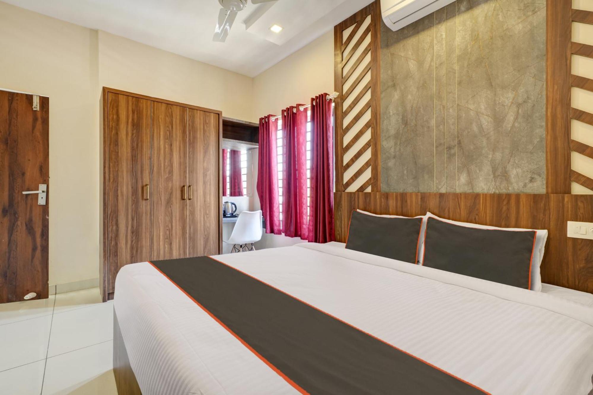 Gypsy Hotel Cusat Kochi Exterior photo