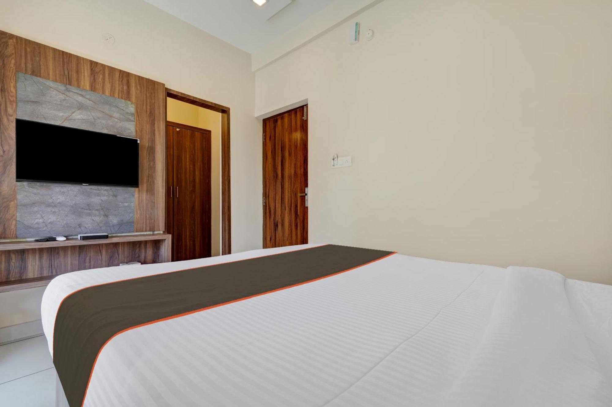 Gypsy Hotel Cusat Kochi Exterior photo