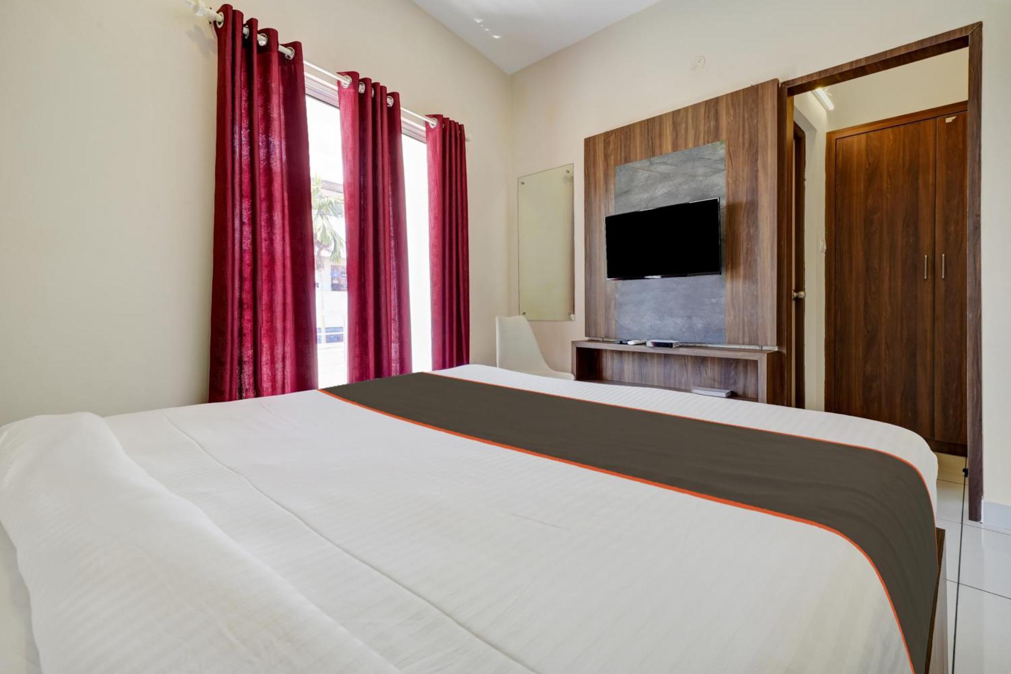 Gypsy Hotel Cusat Kochi Exterior photo