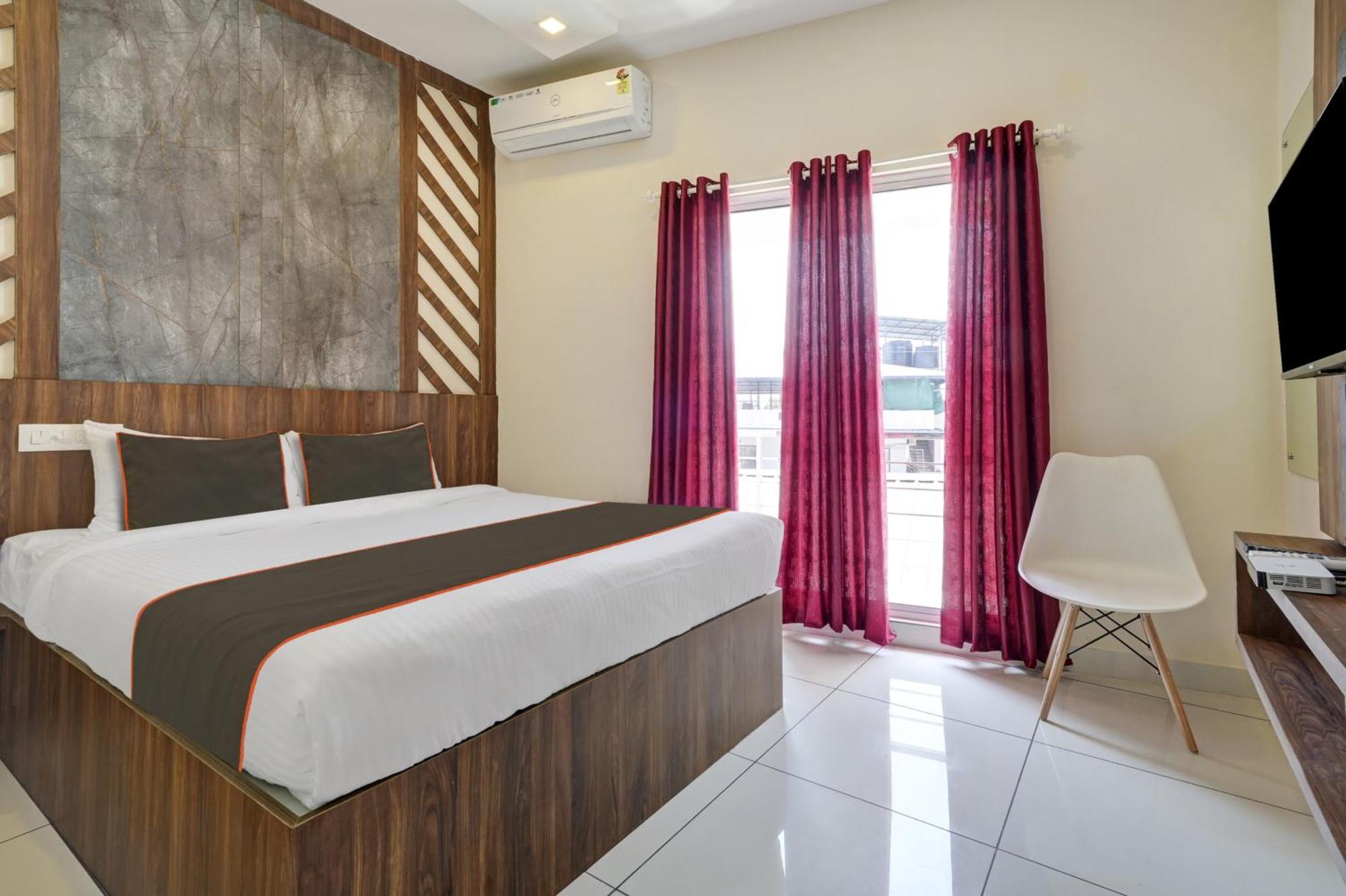 Gypsy Hotel Cusat Kochi Exterior photo