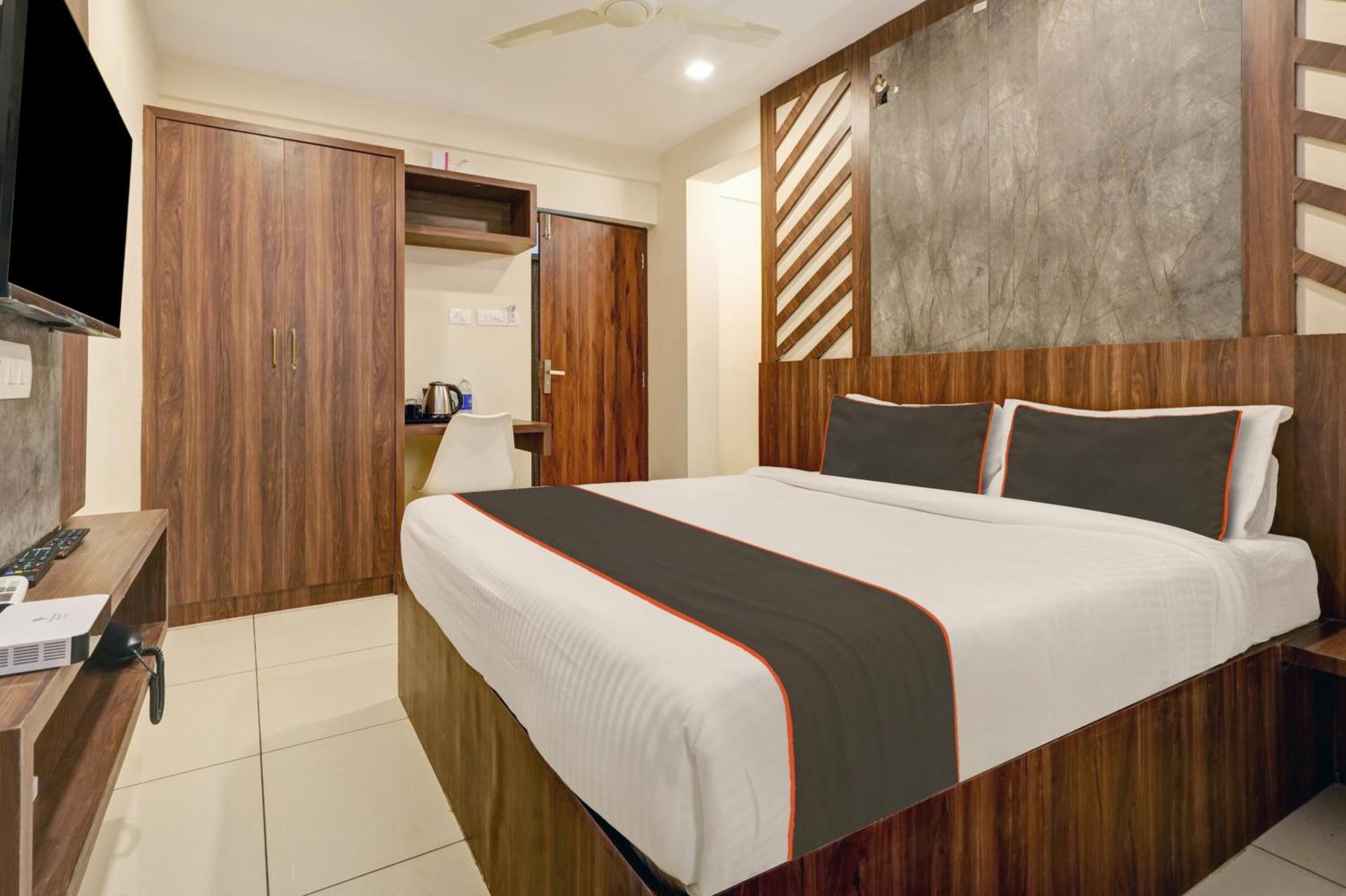 Gypsy Hotel Cusat Kochi Exterior photo