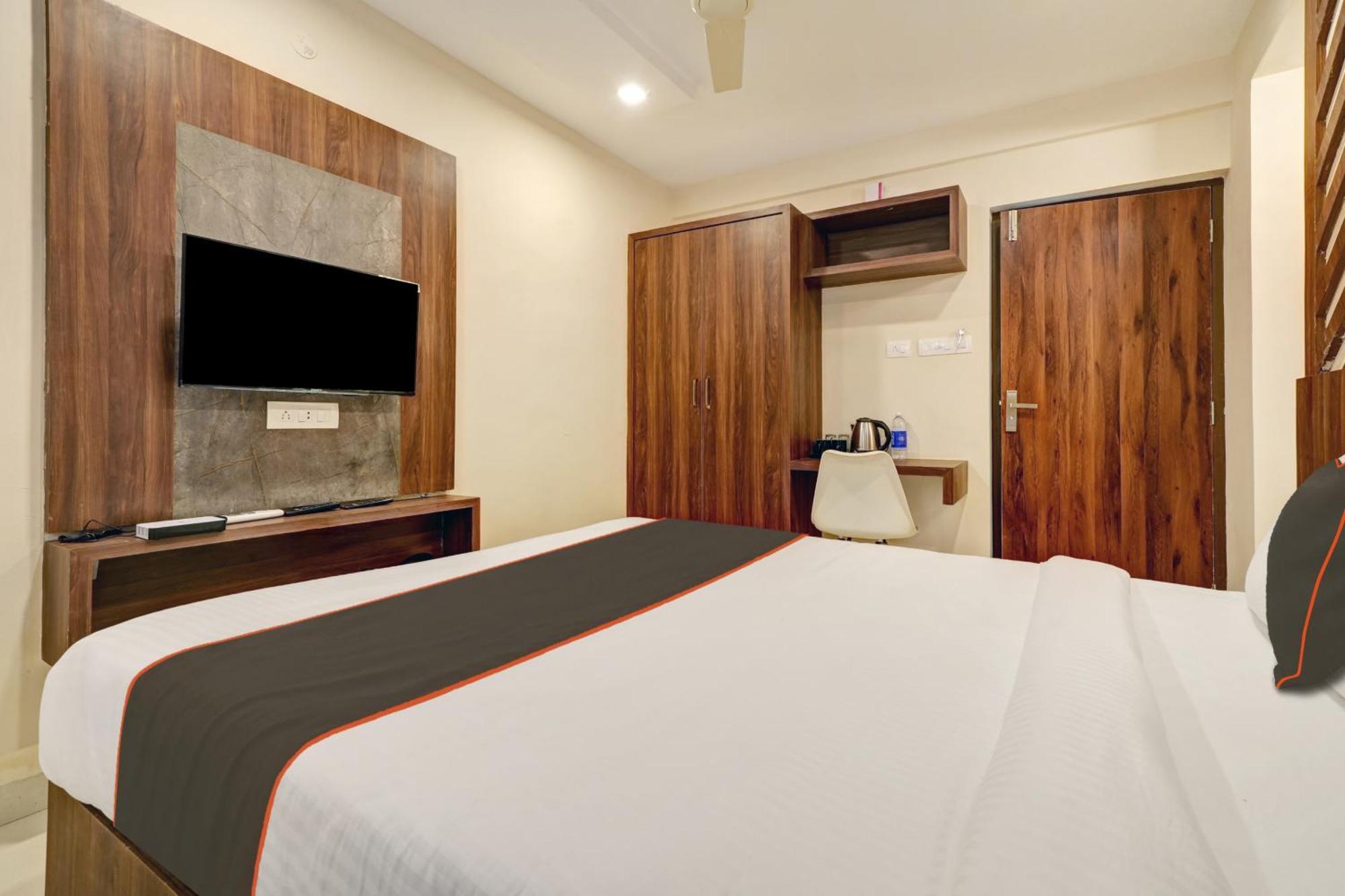 Gypsy Hotel Cusat Kochi Exterior photo