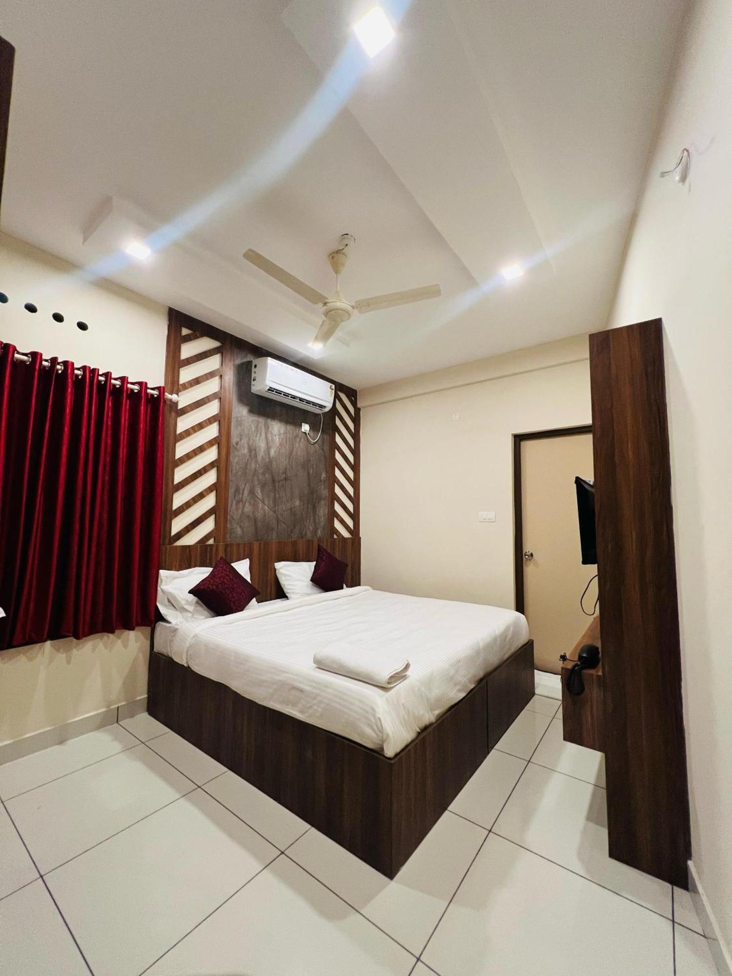 Gypsy Hotel Cusat Kochi Exterior photo