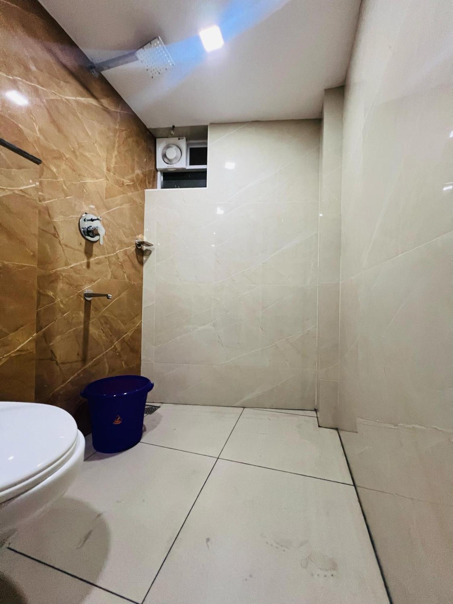 Gypsy Hotel Cusat Kochi Exterior photo