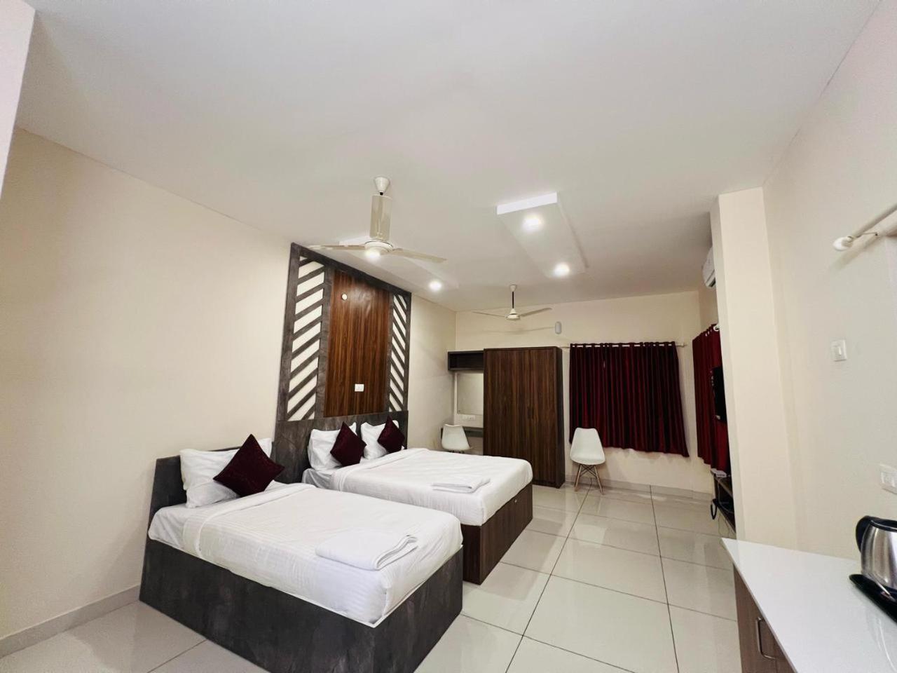 Gypsy Hotel Cusat Kochi Exterior photo