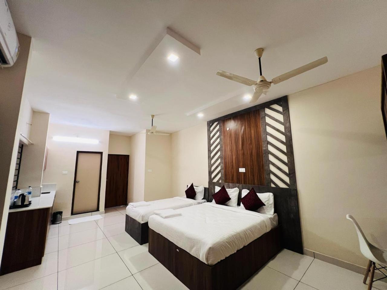 Gypsy Hotel Cusat Kochi Exterior photo